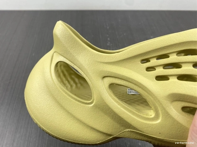 Adidas RNNR GV6775 Sulfur Yeezy Foam 0822